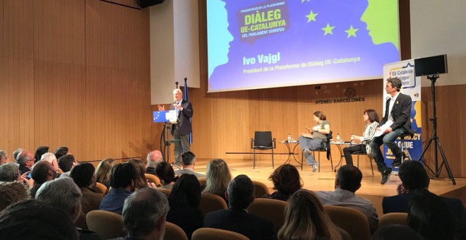 Presentació de la plataforma 'Diàleg UE-Catalunya' a l'Ateneu Barcelonès