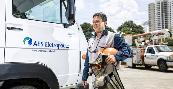 Un empleado de la distribuidora eléctrica brasileña Eletropaulo.