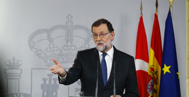 El presidente del Gobierno, Mariano Rajoy, durante la rueda de prensa conjunta que ha ofrecido en el Palacio de la Moncloa, junto al primer ministro turco, Binali Yildirim. EFE/J.P.Gandul