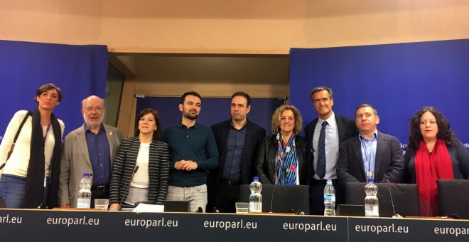 Lola Sánchez, Josep-Maria Terricabras, Izaskun Bilbao, Gabriel López, Alejandro Caballero, Maria Asunción Gómez, Fernando Aguilar, Javier Couso y Estefanía Torres, en el Parlamento Europeo.