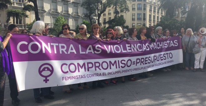 Concentración feminista ante el Congreso. EUROPA PRESS