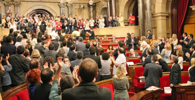 El ple del Parlament, després d'aprovar-se la llei de drets de persones gais i lesbianes i contra l'homofòbia, l'octubre del 2014. | Generalitat de Catalunya.