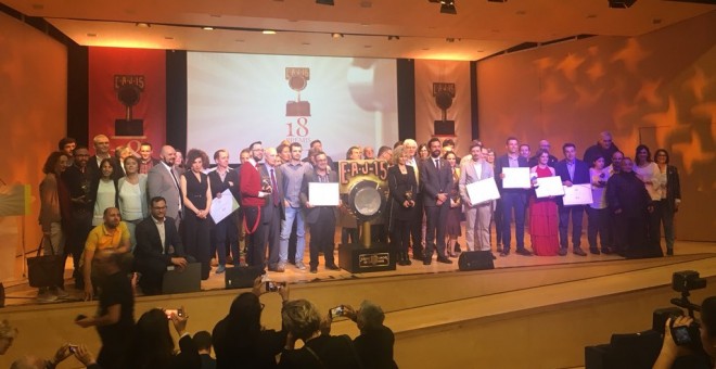 Foto de família dels guardonats en la gala dels 18 Premis Ràdio Associació de Catalunya. | @RadioAssociacio