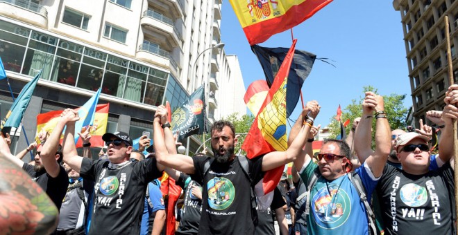 Manifestación por la 'equiparación salarial real' convocada por la asociación de Justicia Salarial Policial (Jusapol), en Madrid. EFE/Víctor Lerena