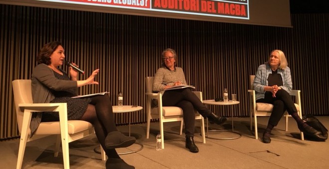 Ada Colau i Saska Saskia Sassen conversen al MACBA.