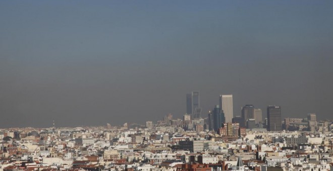 Vista de la contaminación sobre Madrid. EFE