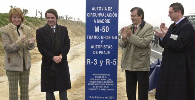 Esperanza Aguirre, José María Aznar, Francisco Álvarez Cascos y Alberto Ruiz Gallardón en la inauguración de las radiales R-3 y R-5 en 2004. /EFE
