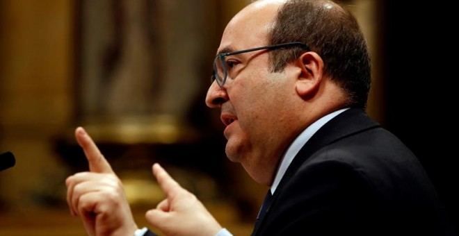 El lider del PSC, Miquel Iceta, durante su intervención en el pleno de investidura del candidato de JxCat a la presidencia de la Generalitat, Quim Torra. EFE/Quique García