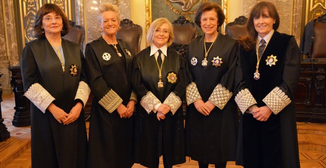 María Lourdes Arastey, María Luisa Segoviano, Milagros Calvo, Rosa Virolés y María Luz García Paredes, de izquierda a derecha, han formado el primer tribunal del Supremo íntegramente compuesto por mujeres.