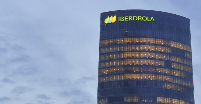 El logo de Iberdrola en su sede en Bilbao.