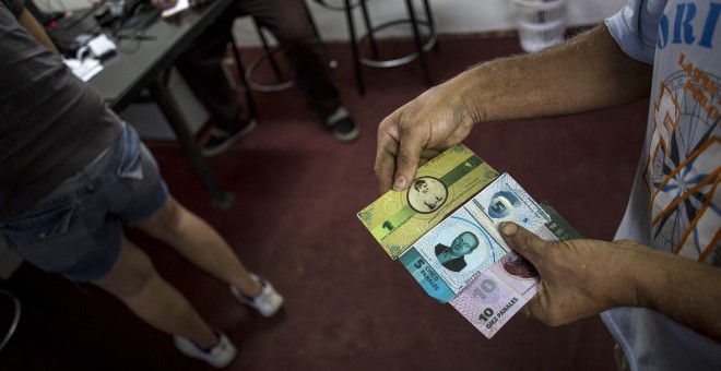Una moneda de barrio contra la hiperinflación en Venezuela. SIMONE DALMASSO