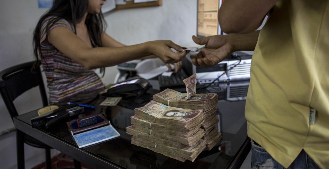 Una moneda de barrio contra la hiperinflación en Venezuela. SIMONE DALMASSO