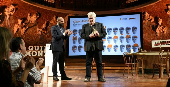 El portaveu d'Òmnium Cultural, Marcel Mauri i l'escriptor Quim Monzó, en l'acte d'entrega de la 50a edició del Premi d'Honor de les Lletres Catalanes, aquest dilluns 4 de juny. / Òmnium Cultural.