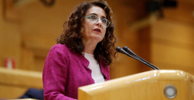 La ministra de Hacienda, María Jesús Montero, durante su intervención en el Senado, en el debate de los vetos presentados al proyecto de Ley de Presupuestos Generales del Estado de 2018. EFE/Juan Carlos Hidalgo