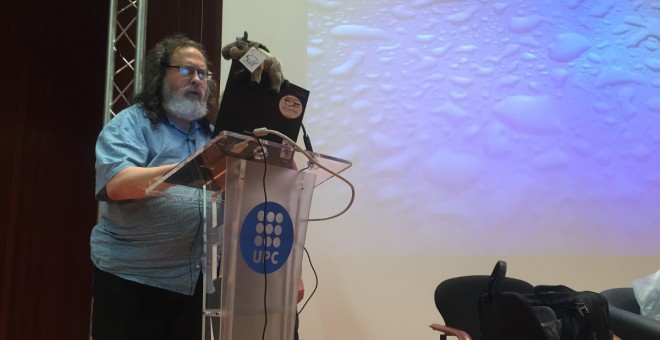 Richard Stallman, en la seva conferència aquest dilluns 19 de juny a Barcelona. / CB.