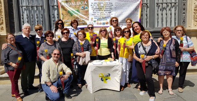 Miembros de la asociación de Bebes Robados Sevilla