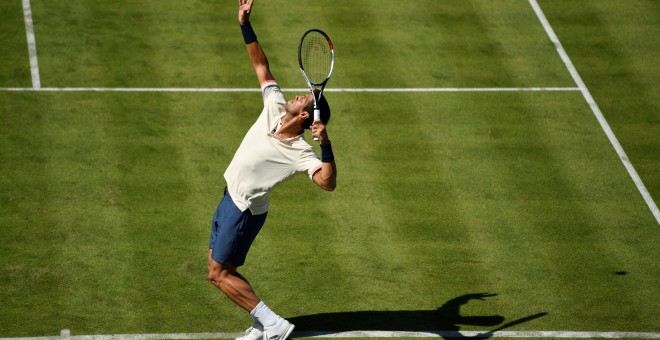 Fernando Verdasco durante un partido en un torneo sobre hierba recientemente. /REUTERS