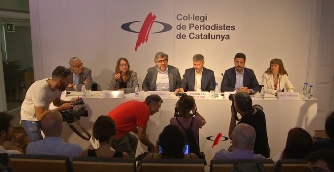 Els advocats dels dirigents independentistes presos, en roda de premsa conjunta aquest divendres al Col·legi de Periodistes de Cataluya. / CCMA.