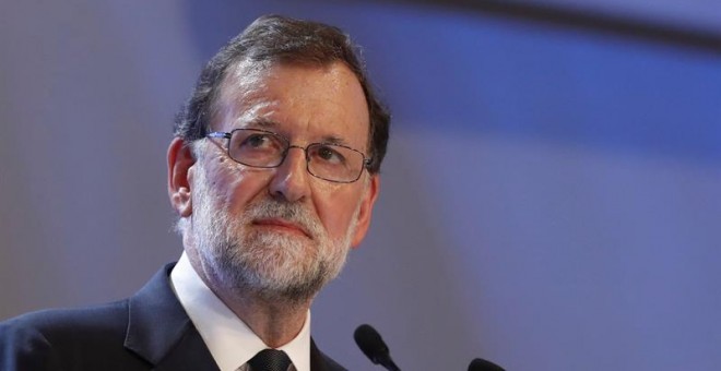 Rajoy,emocionado durante su intervención en la celebración del Congreso Nacional del Partido Popular, hoy en Madrid, donde ha afirmado que aunque deje de ser el líder del partido, 'es un honor ser militante del PP' y seguirá siéndolo 'siempre'. EFE/Kiko H