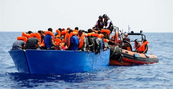 Rescate de un grupo de migrantes a la deriva - Twitter MSF