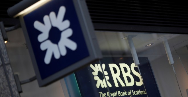 El logo del banco británico Royal Bank of Scotland (RBS) en una sucursal en Londres. REUTERS/Peter Nicholls