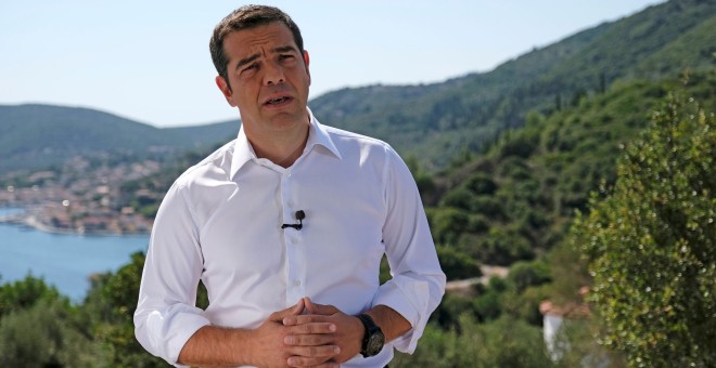 El primer ministro griego, Alexis Tsipras, en su mensaje a la nación desde la isla de Itaca, tras el fin del rescate. REUTERS