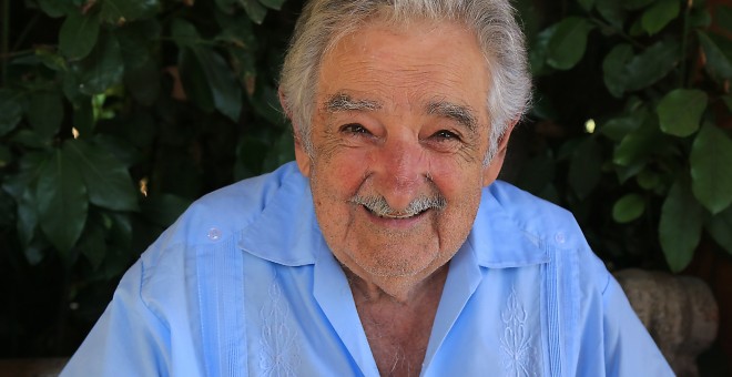 El expresidente de Uruguay José Mújica tras recibir el premio de poesía 'Laurel de Plata'./EFE