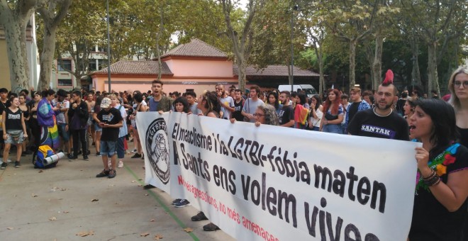 Manifestació contra la lgtbifòbia al barri de Sants. Maria Rubio