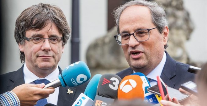 L'expresident català i el líder de Junts per Catalunya, Carles Puigdemont, i el president dela Generalitat, Quim Torra, ofereixen unes declaracions a la premsa després de la  seva reunió al Martin's Grand Hotel de Waterloo el 27 d'agost de 2018. EFE/ Step