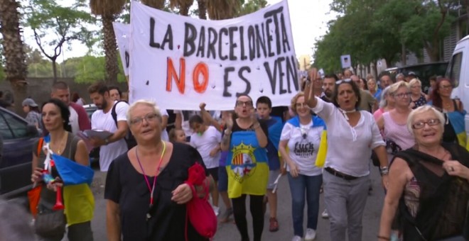 Veïns i veïnes de la Barceloneta protesten contra l'incivisme i la inseguretat al barri. CCMA