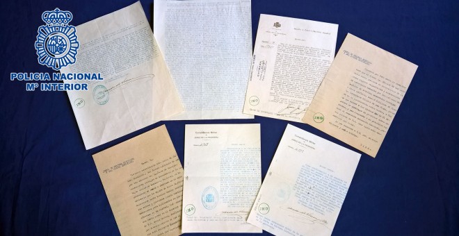 Conjunto de siete documentos datados de la Guerra Civil que iban a ser subastados ilegalmente en Jerez, Cádiz. / Policía Nacional