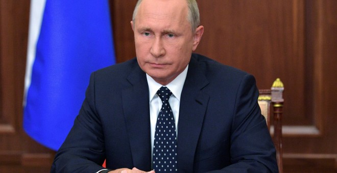 El presidente ruso Vladímir Putin ha mantenido una conversación telefónica con Pedro Sánchez sobre las relaciones bilaterales - Reuters