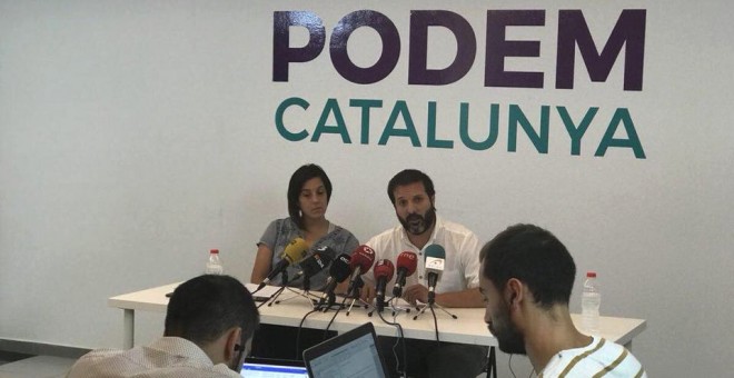 La portaveu de Podem, Conchi Abellán i el secretari d'organització i precandidat a la secretaria general, Jaume Dural, en roda de premsa el passat dia 10. / Podem Catalunya
