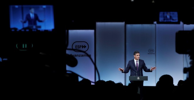 El presidente del Gobierno, Pedro Sánchez, durante su intervención en el acto con motivo de los cien días de gestión del Ejecutivo, en el que ha anunciado la eliminación de los aforamientos a los políticos. EFE/Emilio Naranjo