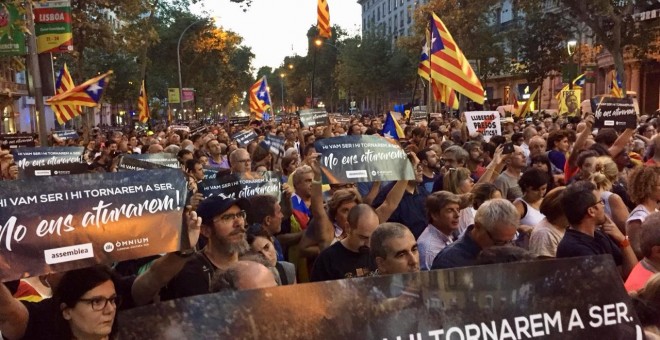 Manifestació davant la Conselleria d'Economia en el primer aniversari del 20S. / Francesc Peris.