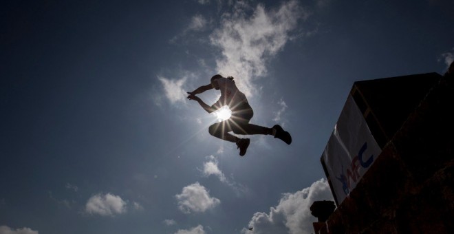 Joven pracricando 'parkour' - EFE