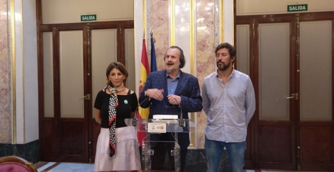 Los diputados de En Marea en el Congreso Yolanda Díaz, Miguel Anxo Fernán Vello y Antón Gómez-Reino. E.P.