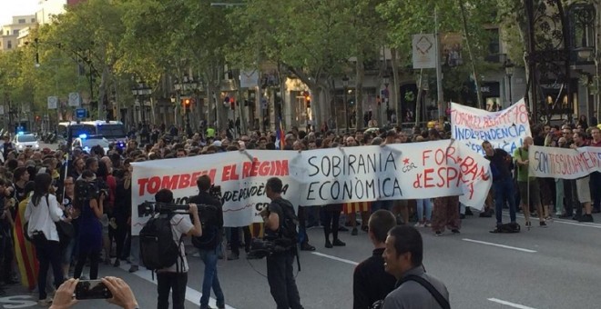 Manifestants pugen el Passeig de Gràcia direcció Avinguda Diagonal. Marià de Delàs
