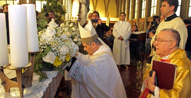 La Conferencia Episcopal de Chile (CECh) aclaró un documento que indicaba a los sacerdotes cómo actuar con los niños -Reuters/Carlos Gutierrez