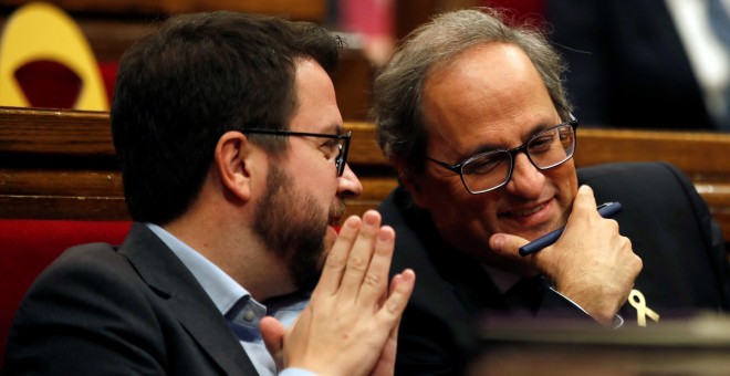 El vicepresident de la Generalitat, Pere Aragonès, i el president, Quim Torra, en el ple del Parlament d'aquest dimarts. EFE / Alberto Estévez.