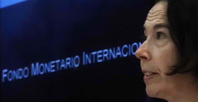 La jefa de la misión del FMI para España, Andrea Schaechter, durante la rueda de prensa en la que ha presentado las conclusiones preliminares de la revisión anual de la economía española en 2018. EFE/Juan Carlos Hidalgo