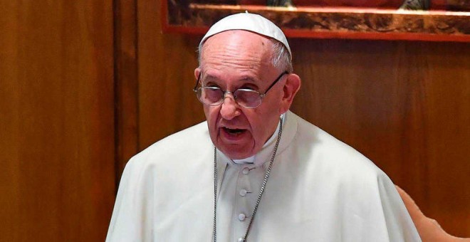 El papa Francisco interviene durante la reunión del Sínodo celebrada en Ciudad del Vaticano.-EFE
