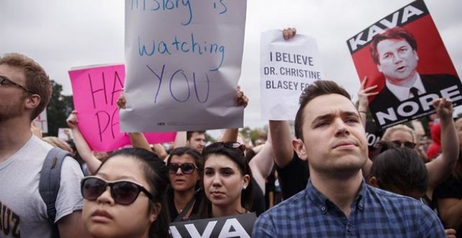 Imágenes de la protesta en Washington ante la probable confirmación de Kavanaugh.- EFE