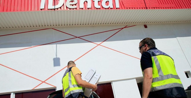 Registro policial de una de las sedes de iDental. EFE