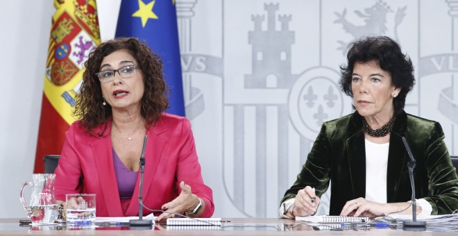 La Ministra d'Hisenda, María Jesúis Montero, i la ministra Portaveu, Isabel Celaá, en la roda de premsa posterior al Consell de Ministres d'aquest dijous. / Europa Press.