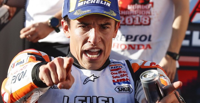 Marc Márquez celebra la victoria en Motegi que le convierte en campeón del mundo de MotoGP./EFE
