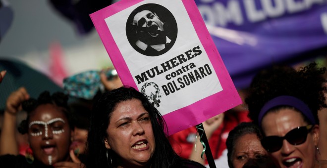 Mujeres protestan en la calle contra Bolsonaro - REUTERS/Adriano Machado