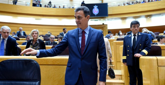 El presidente del Gobierno, Pedro Sánchez, a su llegada a la sesión de control en el pleno del Senado. EFE/ Fernando Villar
