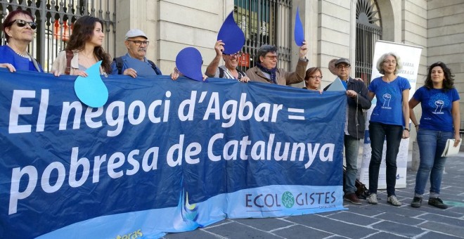 Concetració i roda de premsa de les entitats promotores de la multiconsulta aquest dimecres a la plaça Sant Jaume. @FAVB