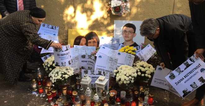 El memorial celebrado en Bratislava en memoria de Ján Kuciak y su prometida.